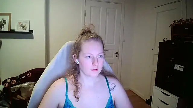 Girlnina-1995 online show from February 2, 9:25 pm