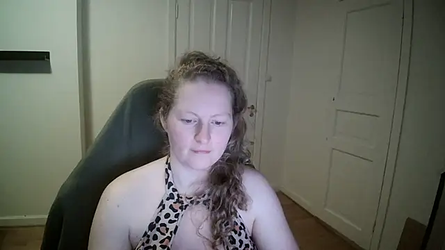 Snapshot of Girlnina-1995 chatting on February 12, 9:01 pm Girlnina-1995 online show from February 12, 9:01 pm