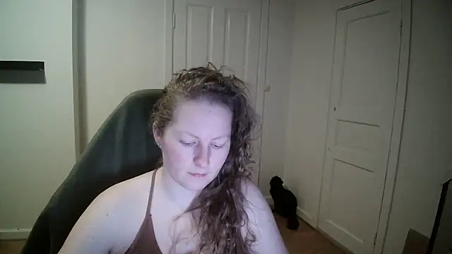 Snapshot of Girlnina-1995 chatting on February 19, 9:25 pm Girlnina-1995 online show from February 19, 9:25 pm