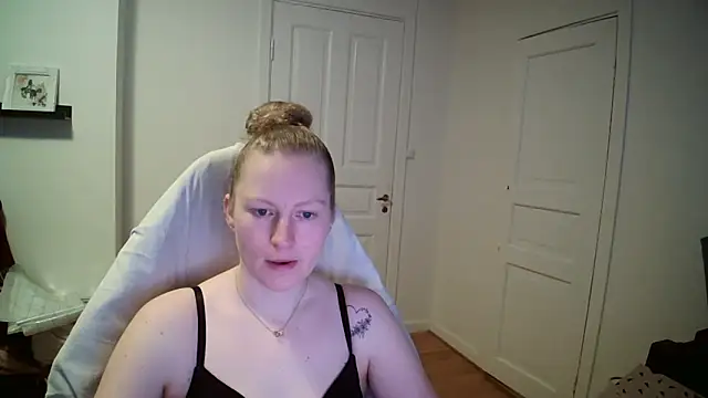 Girlnina-1995 online show from March 5, 9:28 am