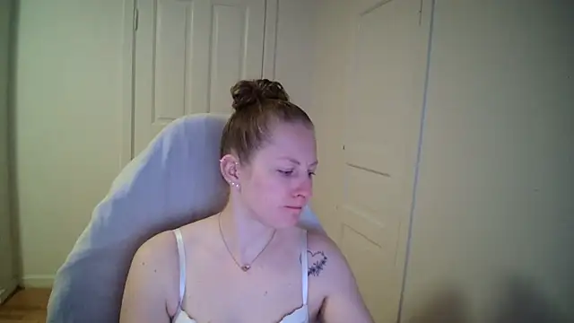 Girlnina-1995 online show from April 1, 7:31 am