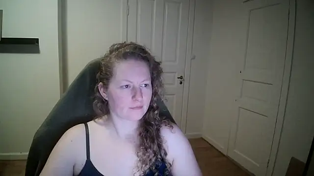 Snapshot of Girlnina-1995 chatting on February 4, 8:06 pm Girlnina-1995 online show from February 4, 8:06 pm