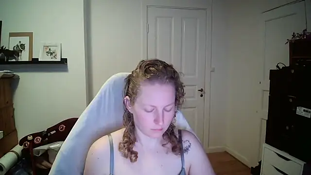 Girlnina-1995 online show from February 13, 9:09 am