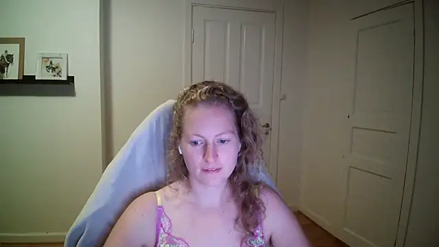 Snapshot of Girlnina-1995 chatting on September 29, 8:58 pm Girlnina-1995 online show from September 29, 8:58 pm