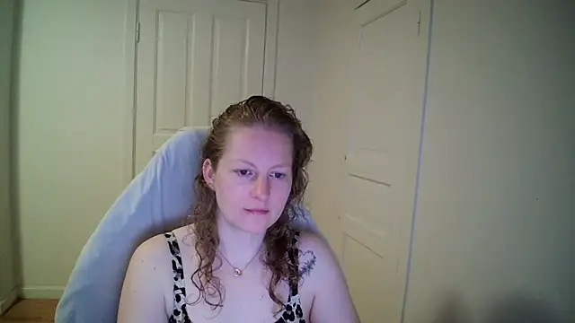 Girlnina-1995 online show from March 31, 6:37 am