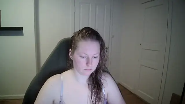 Snapshot of Girlnina-1995 chatting on February 27, 9:40 am Girlnina-1995 online show from February 27, 9:40 am