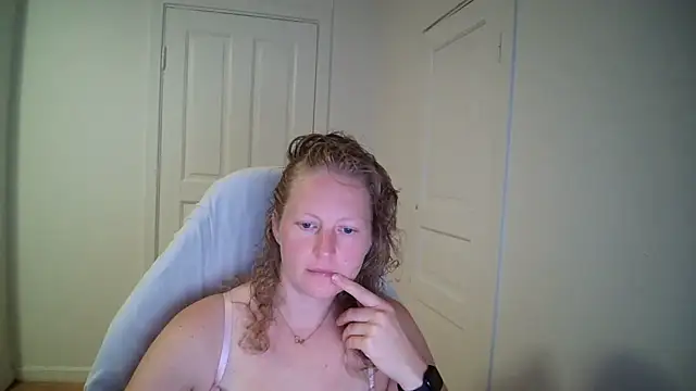 Snapshot of Girlnina-1995 chatting on July 13, 7:07 am Girlnina-1995 online show from July 13, 7:07 am