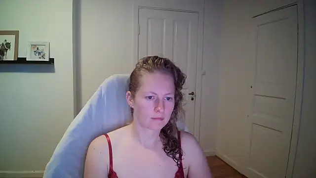 Snapshot of Girlnina-1995 chatting on September 24, 9:16 am Girlnina-1995 online show from September 24, 9:16 am
