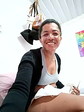 Bigassmommy x online show from April 19, 6:10 pm