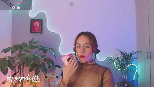 Snapshot of LauPolett chatting on February 6, 12:00 am LauPolett online show from February 6, 12:00 am