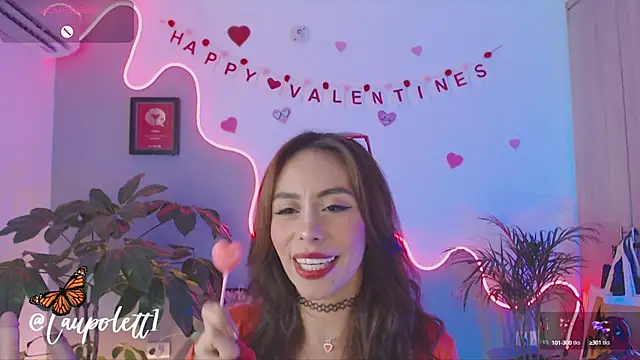 Snapshot of LauPolett chatting on February 15, 1:31 am LauPolett online show from February 15, 1:31 am