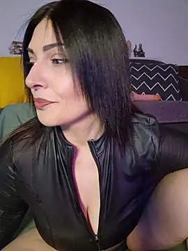 Snapshot of AryaSummersReal chatting on May 3, 8:19 am AryaSummersReal online show from May 3, 8:19 am
