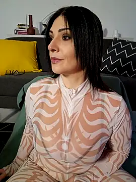 AryaSummersReal online show from April 7, 7:32 am