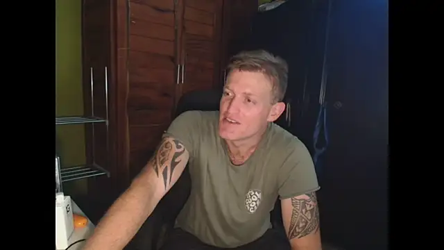 Snapshot of the-billy-blue chatting on December 16, 8:51 am the-billy-blue online show from December 16, 8:51 am