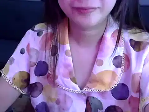 Snapshot of Bee_2k chatting on July 8, 4:24 am Bee 2k online show from July 8, 4:24 am