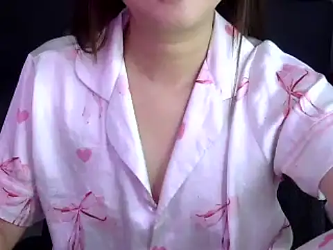 Snapshot of Bee_2k chatting on October 23, 5:06 am Bee 2k online show from October 23, 5:06 am