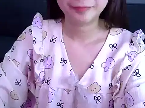 Snapshot of Bee_2k chatting on July 17, 4:21 am Bee 2k online show from July 17, 4:21 am