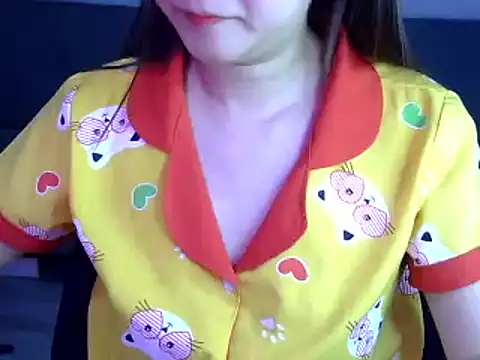 Snapshot of Bee_2k chatting on November 12, 4:49 am Bee 2k online show from November 12, 4:49 am