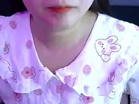 Snapshot of Bee_2k chatting on November 11, 4:40 am Bee 2k online show from November 11, 4:40 am