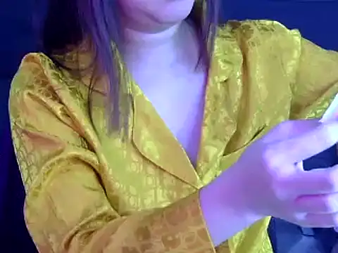 Snapshot of Bee_2k chatting on November 29, 4:56 am Bee 2k online show from November 29, 4:56 am