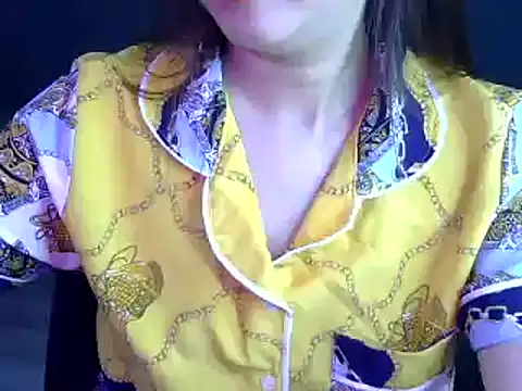 Snapshot of Bee_2k chatting on November 4, 4:49 am Bee 2k online show from November 4, 4:49 am