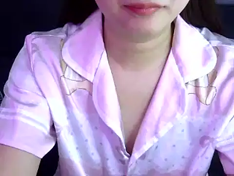 Snapshot of Bee_2k chatting on November 25, 4:57 am Bee 2k online show from November 25, 4:57 am