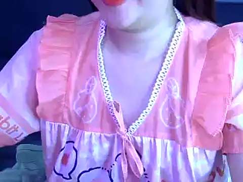 Snapshot of Bee_2k chatting on December 5, 4:55 am Bee 2k online show from December 5, 4:55 am