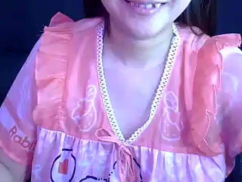 Snapshot of Bee_2k chatting on October 28, 6:12 am Bee 2k online show from October 28, 6:12 am