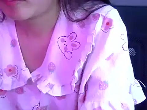 Snapshot of Bee_2k chatting on June 19, 4:29 am Bee 2k online show from June 19, 4:29 am