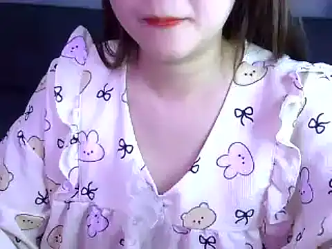 Snapshot of Bee_2k chatting on December 2, 4:47 am Bee 2k online show from December 2, 4:47 am