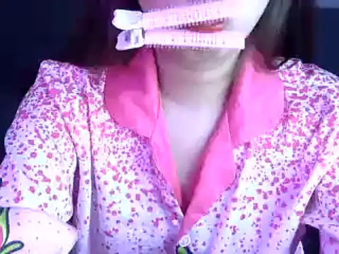 Snapshot of Bee_2k chatting on November 10, 4:50 am Bee 2k online show from November 10, 4:50 am