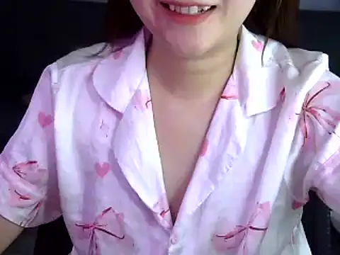 Snapshot of Bee_2k chatting on December 1, 4:46 am Bee 2k online show from December 1, 4:46 am