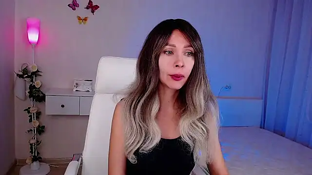 Snapshot of wendifoste chatting on November 6, 6:34 pm wendifoste online show from November 6, 6:34 pm