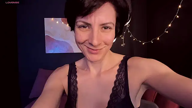 Snapshot of LorenDaze chatting on February 11, 5:29 pm LorenDaze online show from February 11, 5:29 pm