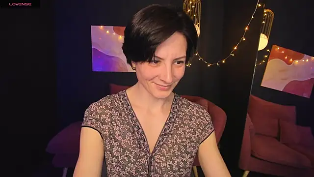 Snapshot of LorenDaze chatting on February 7, 2:15 pm LorenDaze online show from February 7, 2:15 pm