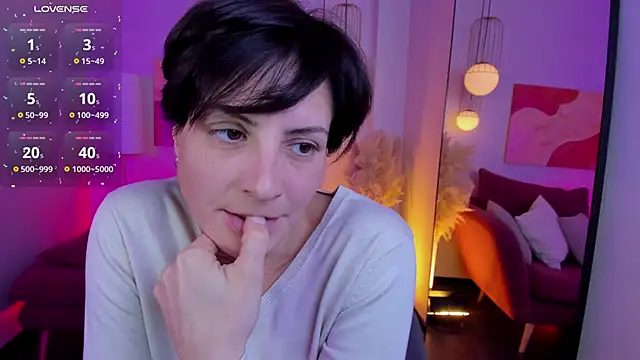 Snapshot of LorenDaze chatting on October 31, 2:35 pm LorenDaze online show from October 31, 2:35 pm