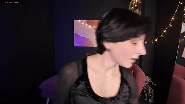 Snapshot of LorenDaze chatting on February 5, 2:16 pm LorenDaze online show from February 5, 2:16 pm