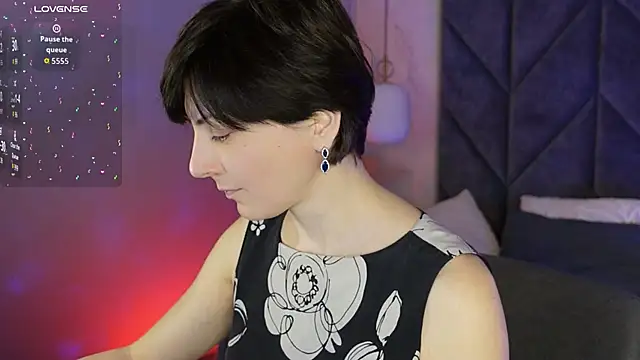 LorenDaze online show from April 1, 6:15 am