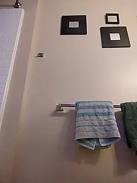 eatmeplease44 online show from February 3, 3:15 am