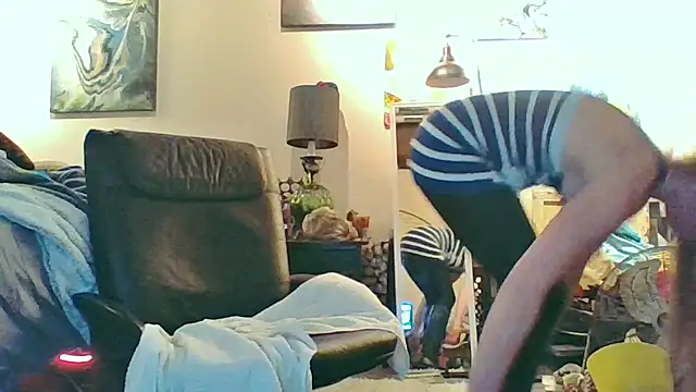 eatmeplease44 online show from November 16, 11:15 am