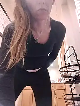 eatmeplease44 online show from February 2, 11:42 am