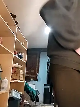 eatmeplease44 online show from April 14, 3:28 pm