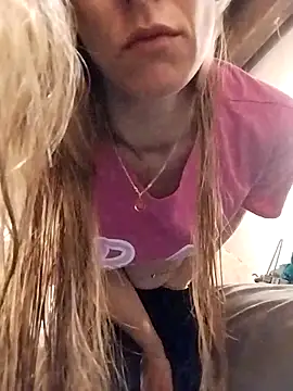 eatmeplease44 online show from September 18, 6:22 pm