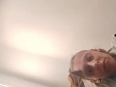 eatmeplease44 online show from September 27, 7:09 pm