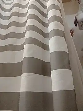 eatmeplease44 online show from March 8, 9:29 pm