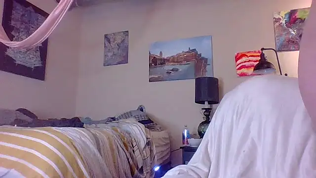 eatmeplease44 online show from March 24, 4:29 pm