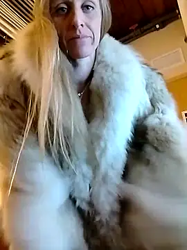 eatmeplease44 online show from February 13, 7:52 am