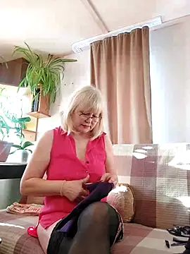 IrmaRose online show from December 17, 6:18 am