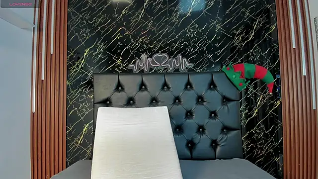 Tamara-evans online show from December 1, 7:04 pm