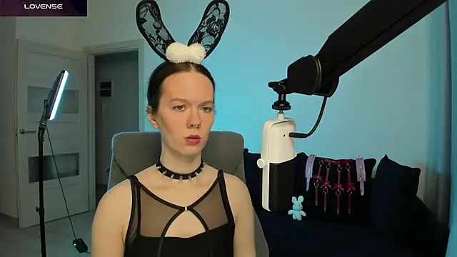 DivineBite online show from February 28, 3:00 pm